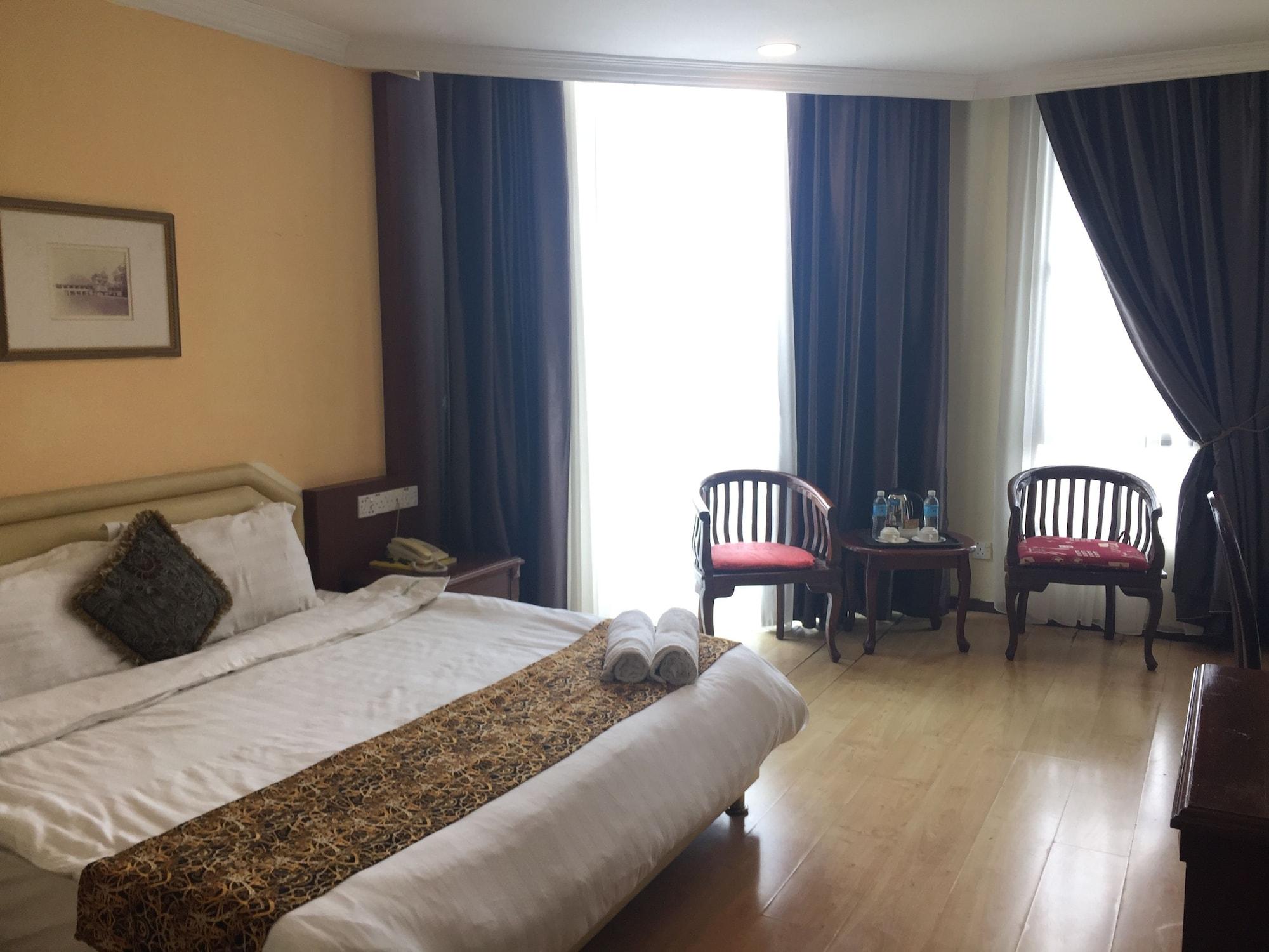 Regal Court Hotel Кучінг Екстер'єр фото