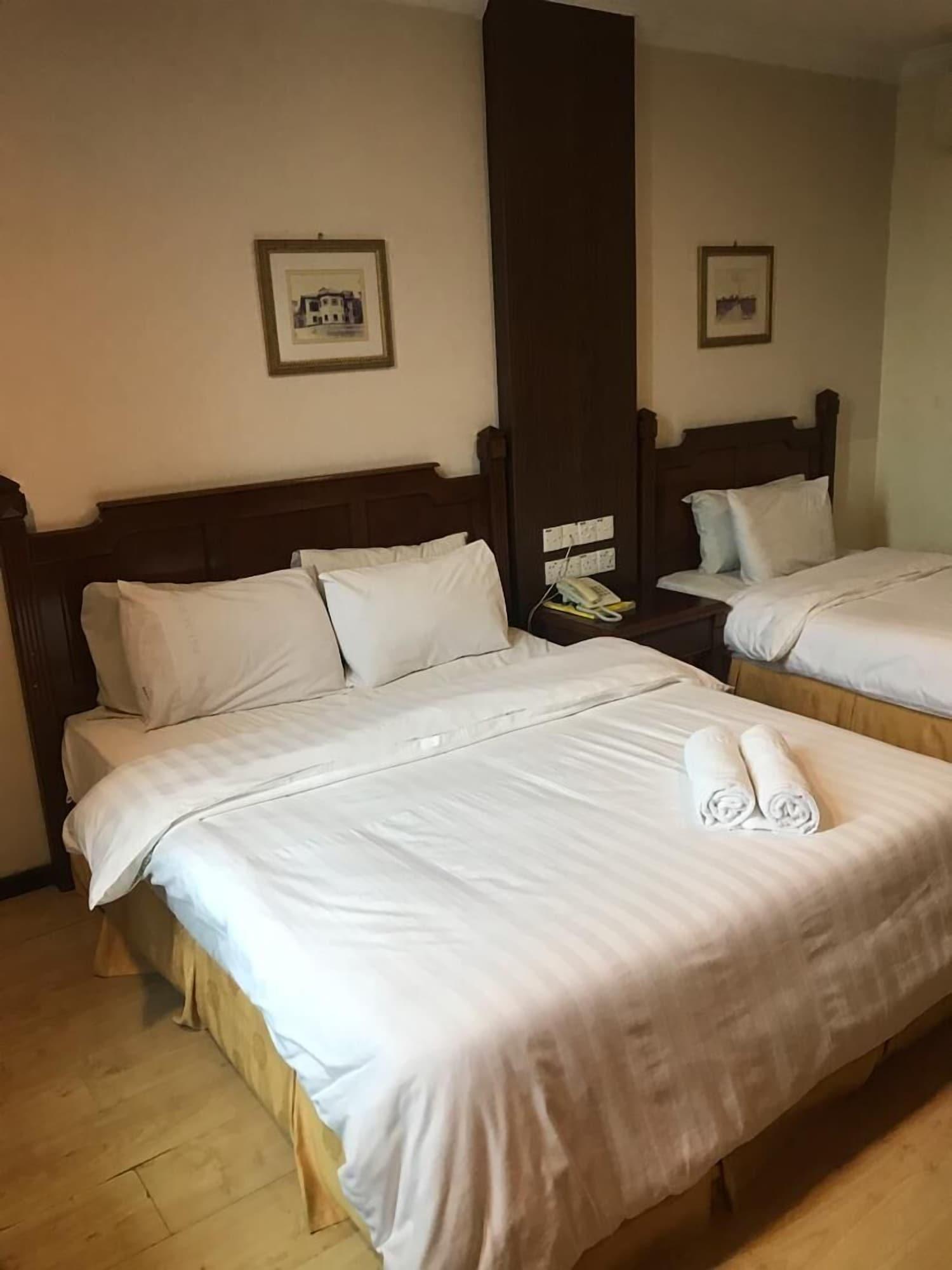Regal Court Hotel Кучінг Екстер'єр фото