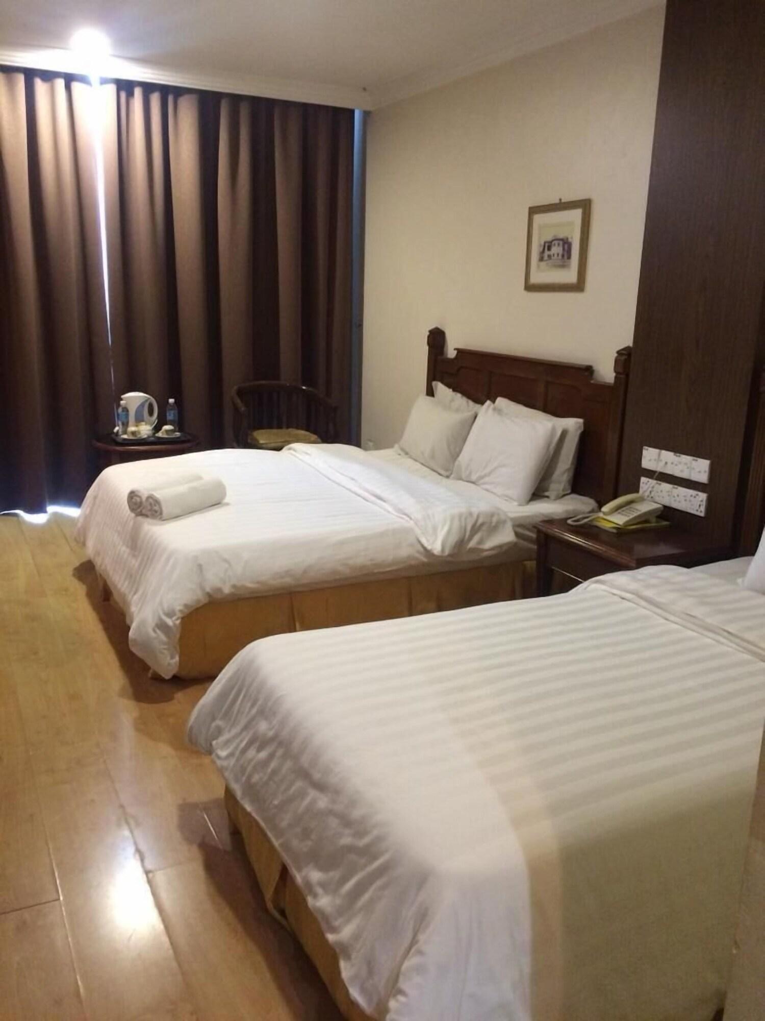 Regal Court Hotel Кучінг Екстер'єр фото