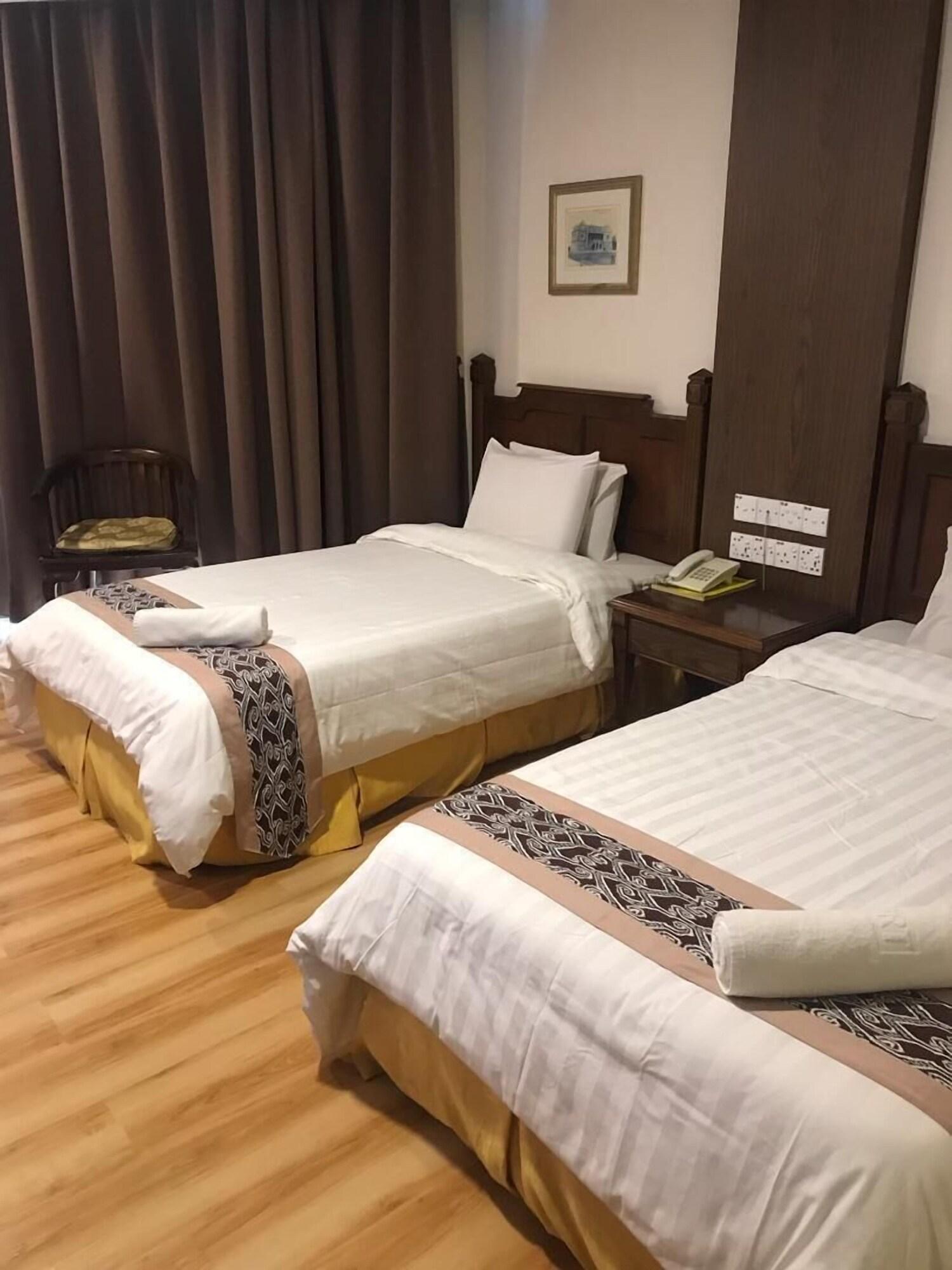 Regal Court Hotel Кучінг Екстер'єр фото
