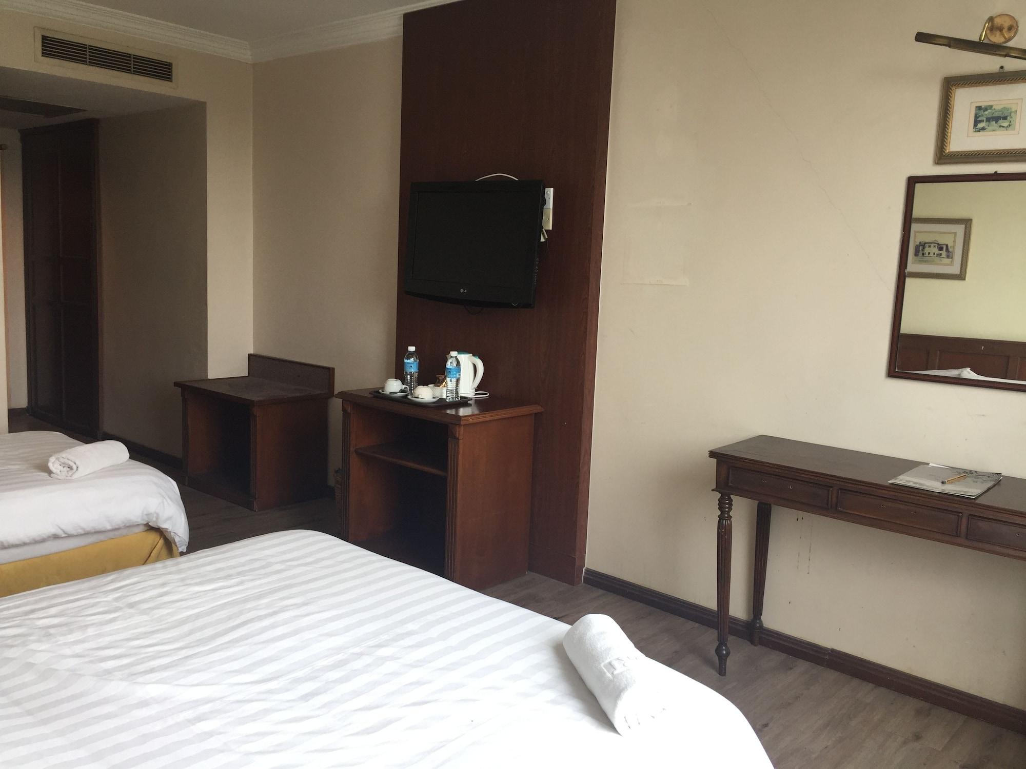 Regal Court Hotel Кучінг Екстер'єр фото