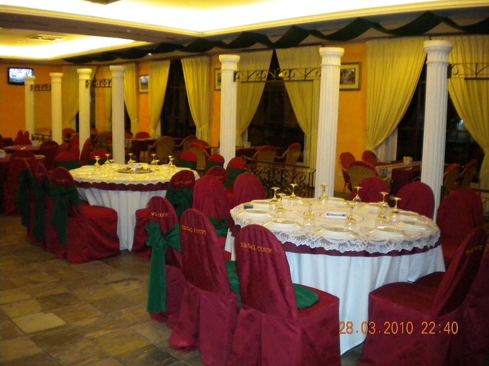 Regal Court Hotel Кучінг Екстер'єр фото