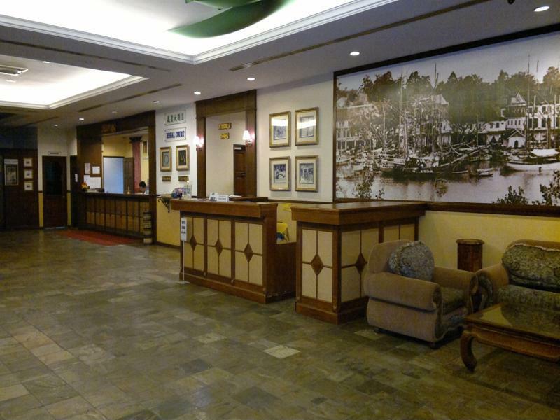 Regal Court Hotel Кучінг Екстер'єр фото